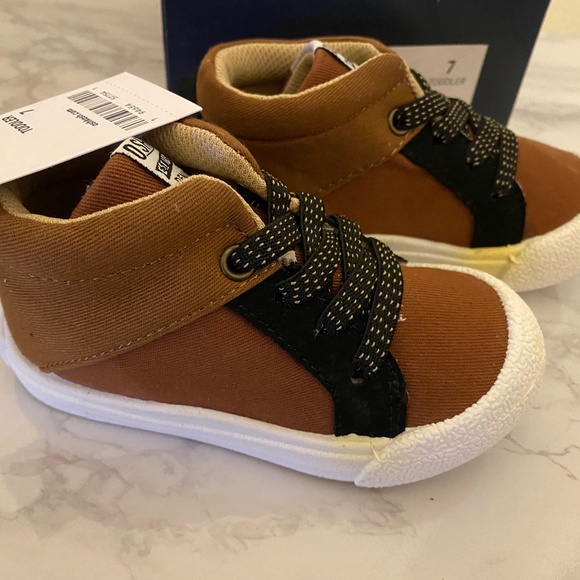 New with Tags. OshKosh B’gosh, high-top style sneakers. Size 7. - Picture 1 of 16